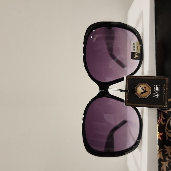 DESIGNER SUNGLASSES w case - Picture 1 of 7